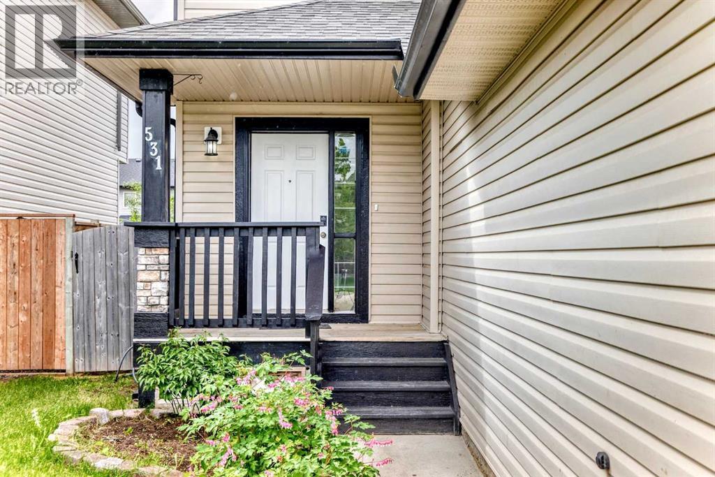 531 Stonegate Road NW, Airdrie, Alberta  T4B 2Z9 - Photo 3 - A2334891