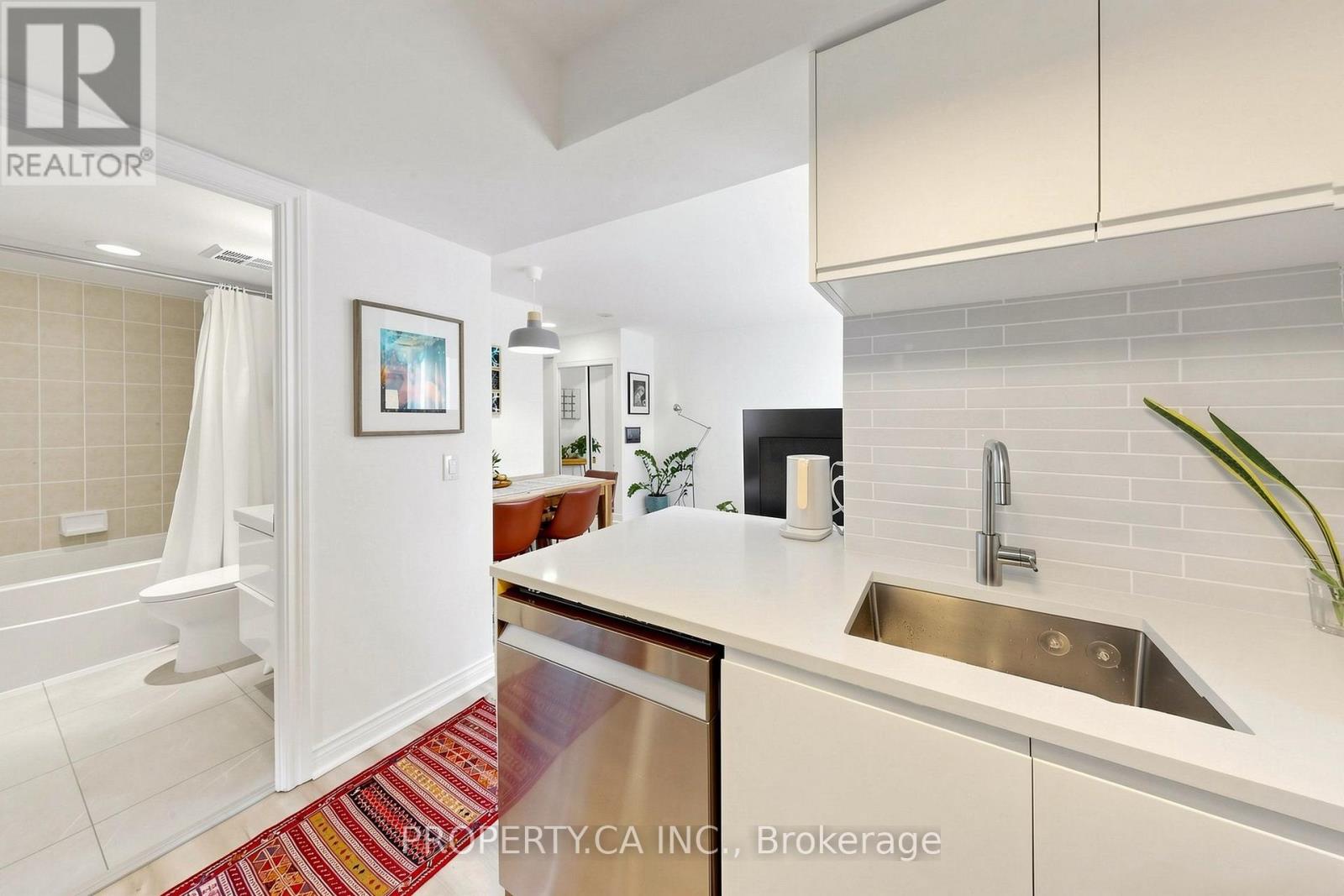 1812 - 763 Bay Street, Toronto, Ontario  M5G 2R3 - Photo 11 - C13640722