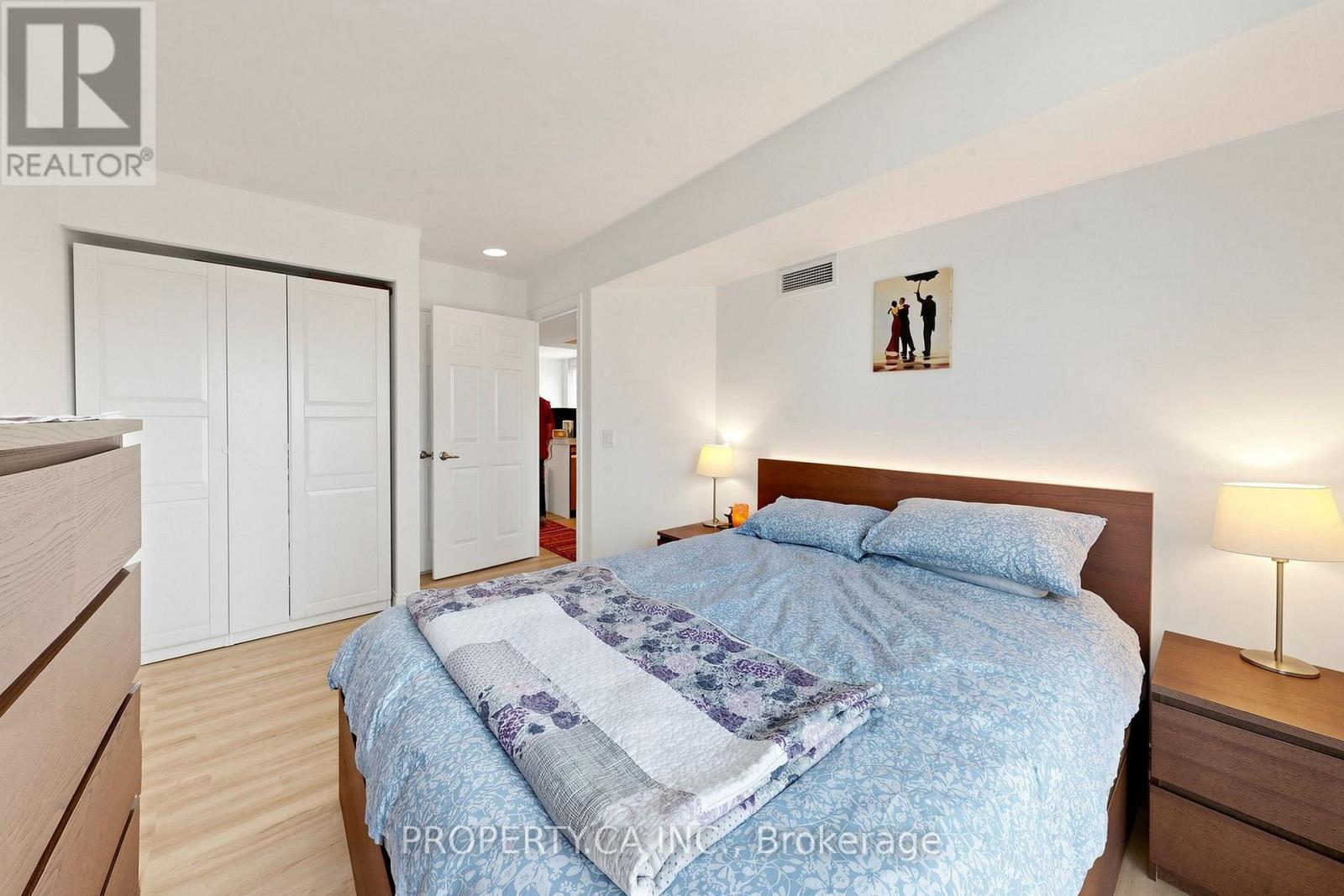 1812 - 763 Bay Street, Toronto, Ontario  M5G 2R3 - Photo 15 - C13640722