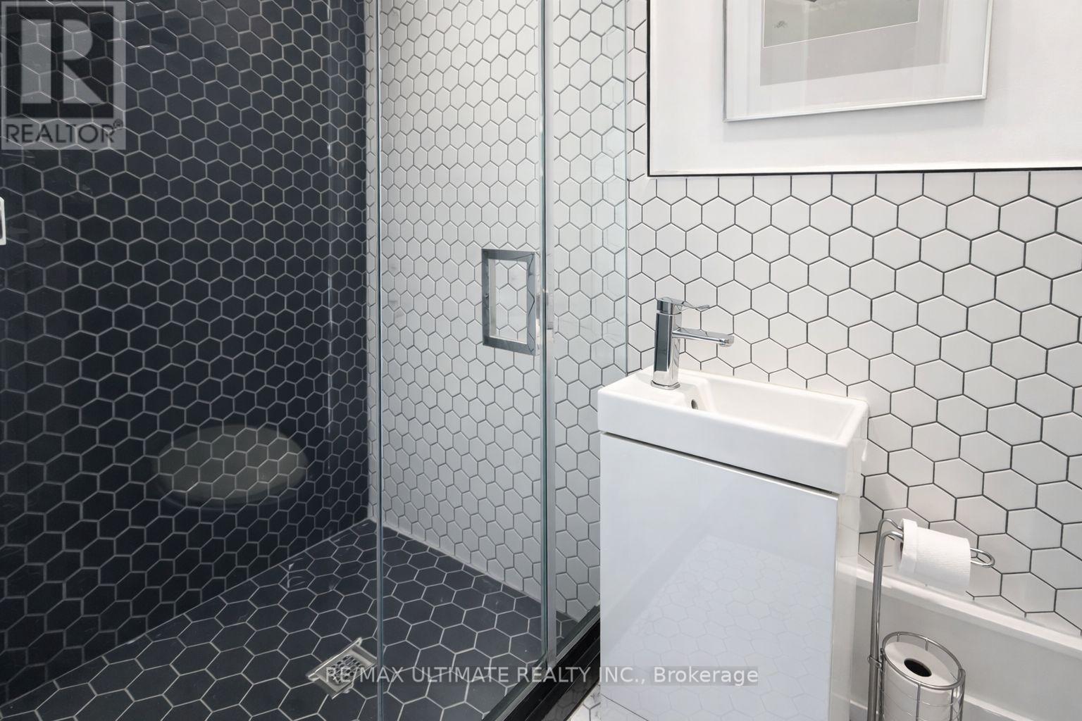 301 - 432 St Clarens Avenue, Toronto, Ontario  M6H 3W3 - Photo 8 - C13640792