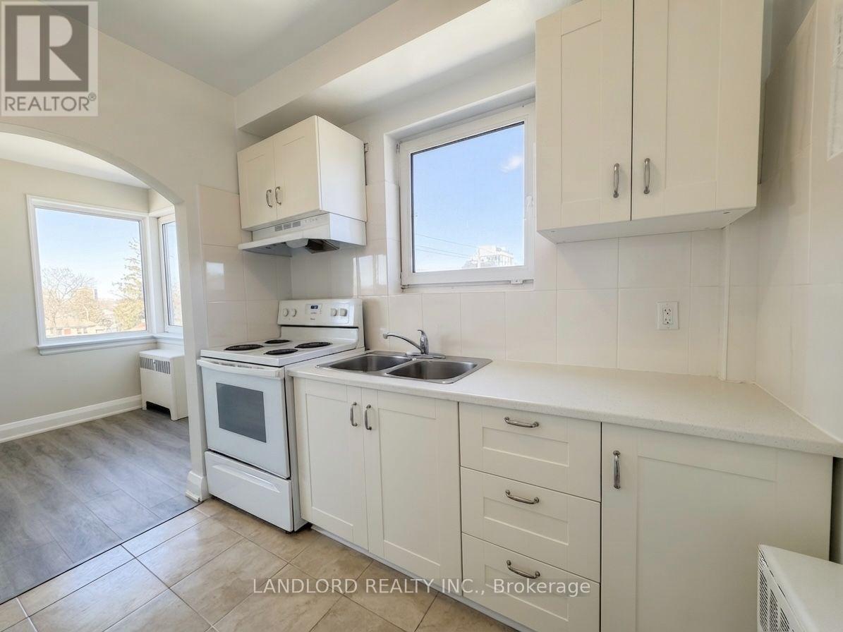 301 - 36 Wood Glen Road, Toronto, Ontario  M1N 2V9 - Photo 2 - E13640870