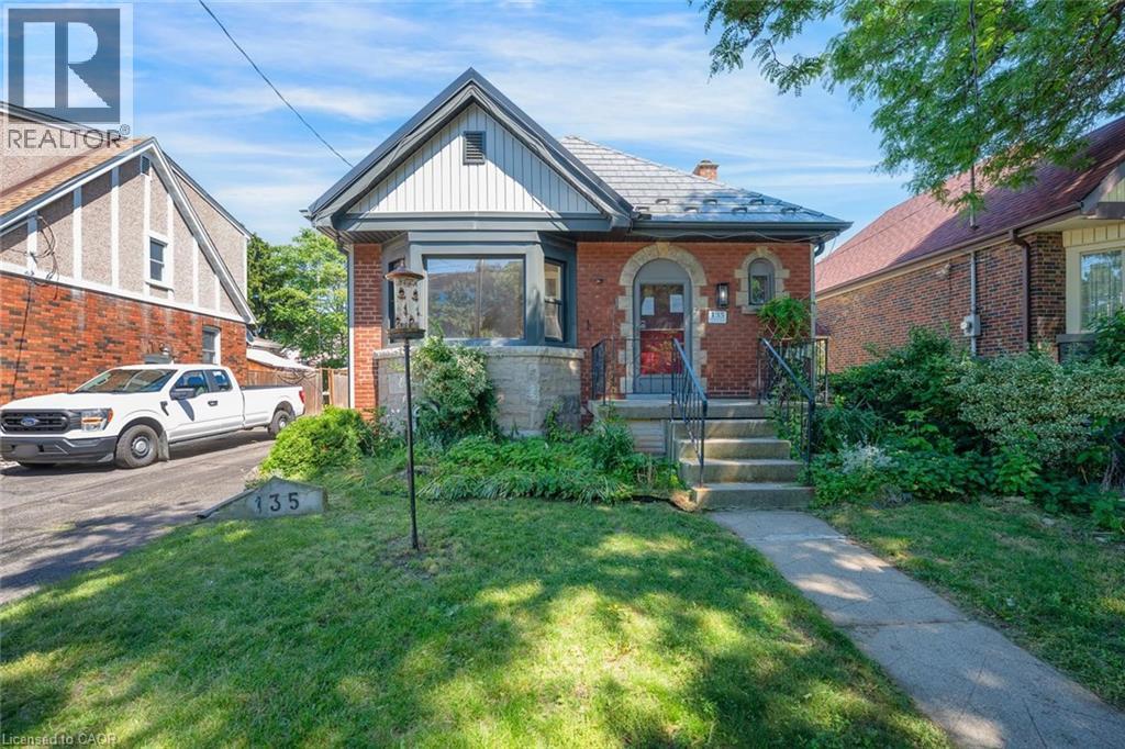 135 WEXFORD Avenue S, Hamilton, Ontario