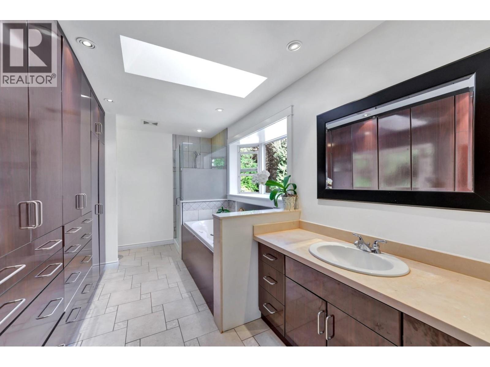 425 Tempe Crescent, North Vancouver, British Columbia V7N 1E7 - Photo 35 - R3138918
