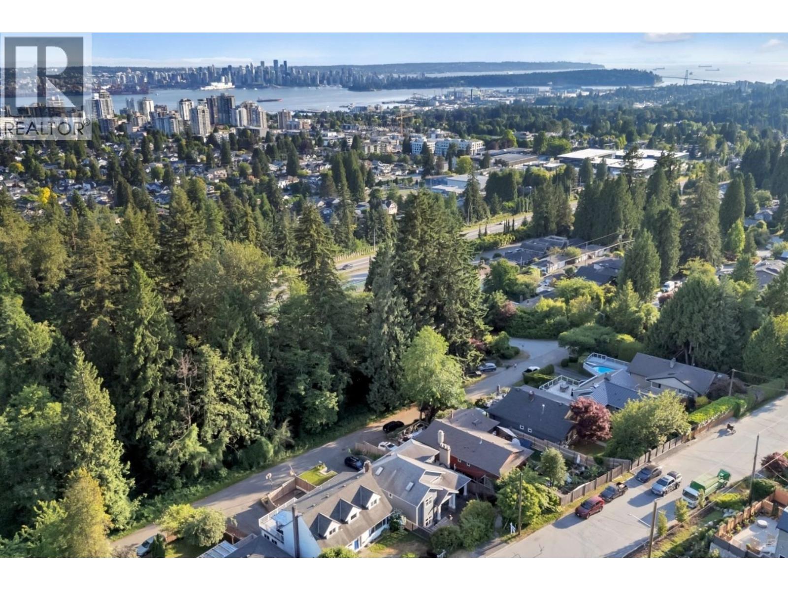 425 Tempe Crescent, North Vancouver, British Columbia V7N 1E7 - Photo 6 - R3138918