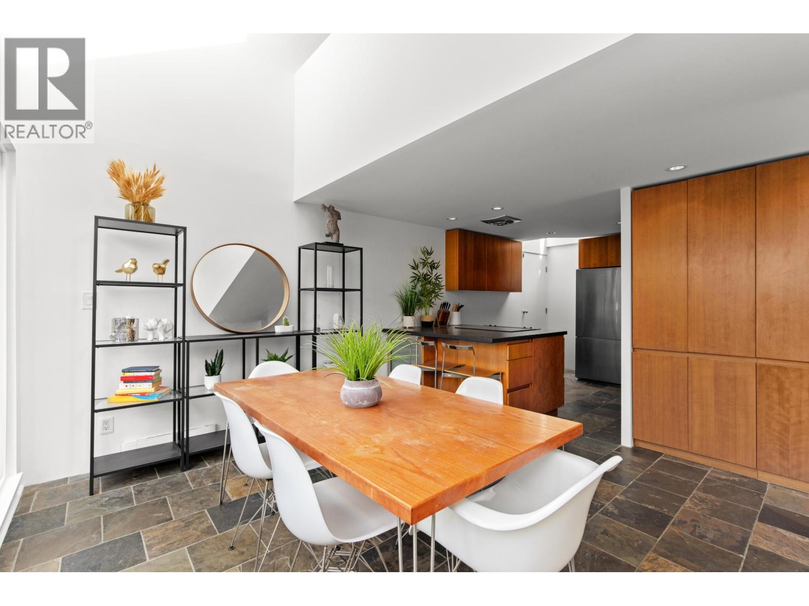 9 1934 Barclay Street, Vancouver, British Columbia V6G 1L3 - Photo 3 - R3126362