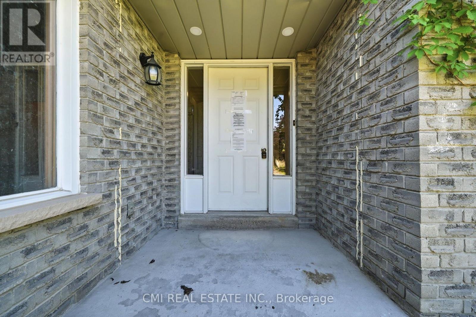 39 Camrose Drive, Georgina, Ontario  L4P 3L6 - Photo 5 - N13640922