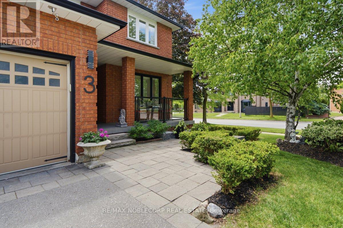 3 Castlehill Road, Vaughan, Ontario  L6A 1P3 - Photo 3 - N13640934