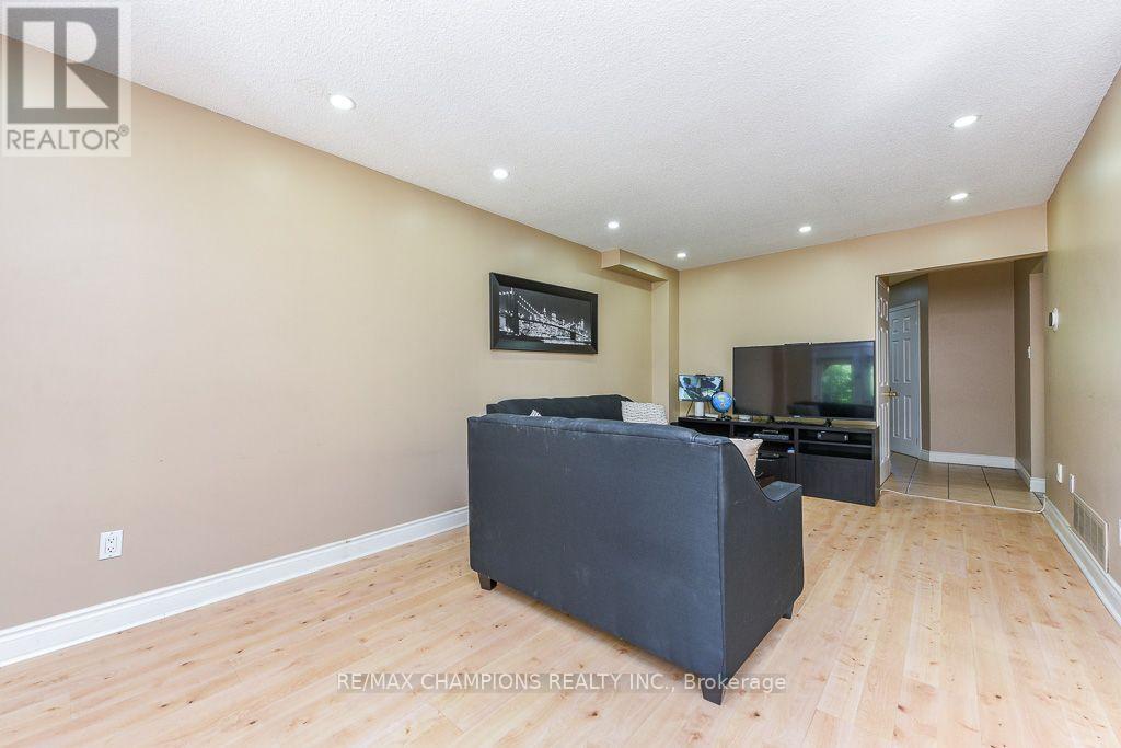 163 Simmons Boulevard, Brampton, Ontario  L6V 3Y2 - Photo 10 - W13640834