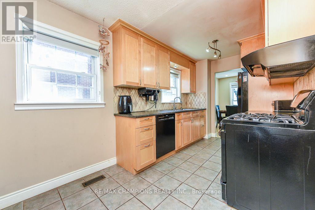 163 Simmons Boulevard, Brampton, Ontario  L6V 3Y2 - Photo 18 - W13640834