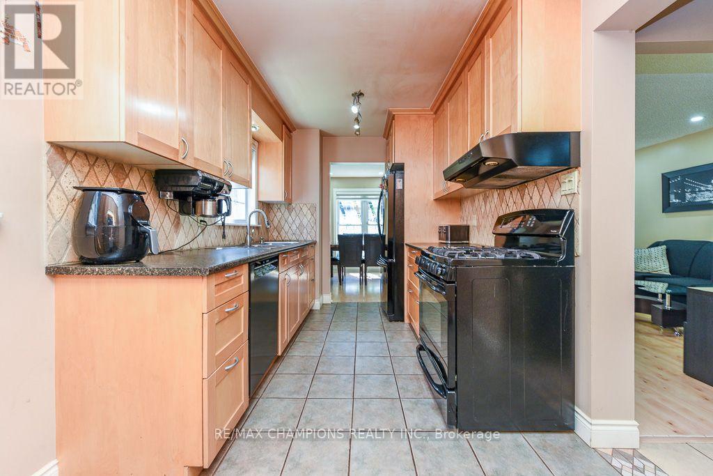 163 Simmons Boulevard, Brampton, Ontario  L6V 3Y2 - Photo 19 - W13640834