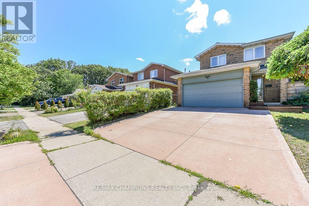 163 Simmons Boulevard, Brampton, Ontario  L6V 3Y2 - Photo 2 - W13640834