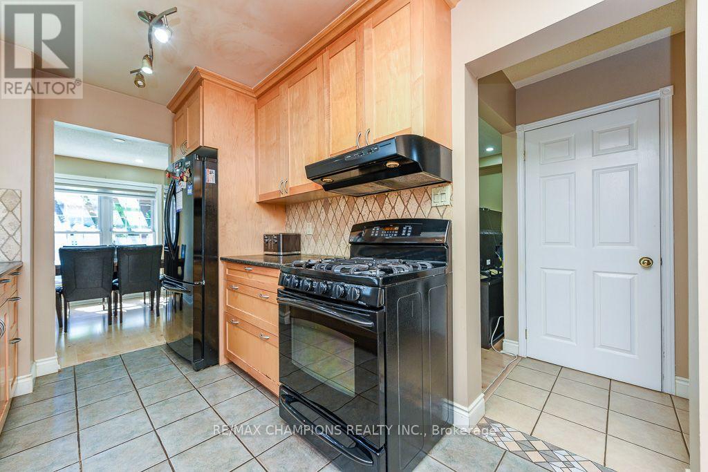 163 Simmons Boulevard, Brampton, Ontario  L6V 3Y2 - Photo 22 - W13640834