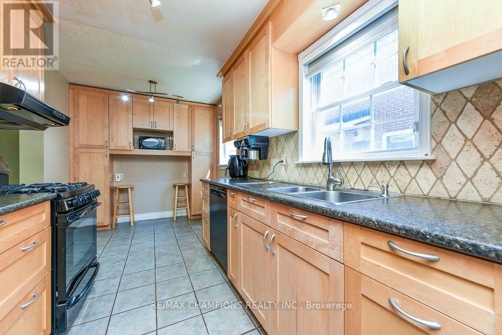 163 Simmons Boulevard, Brampton, Ontario  L6V 3Y2 - Photo 23 - W13640834