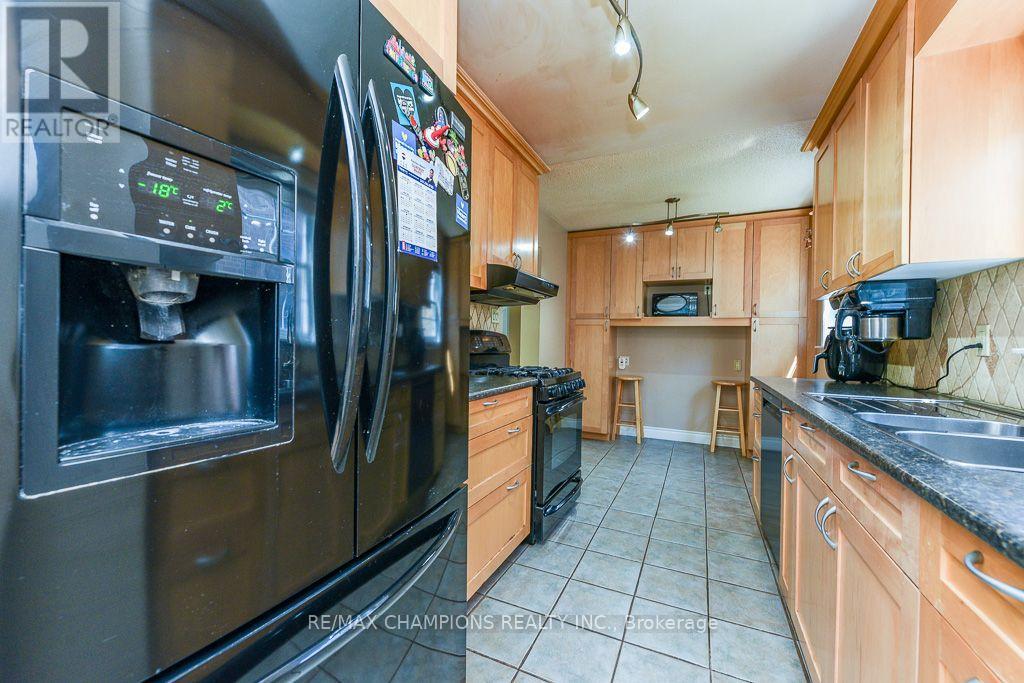 163 Simmons Boulevard, Brampton, Ontario  L6V 3Y2 - Photo 24 - W13640834