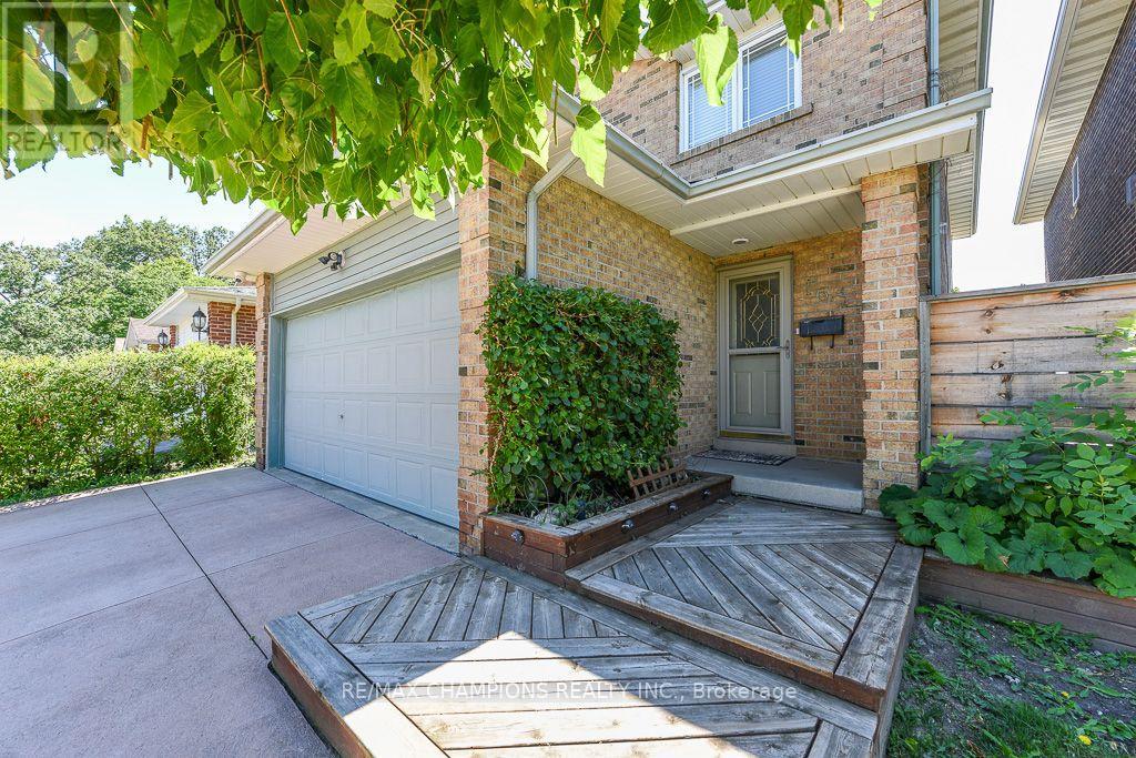 163 Simmons Boulevard, Brampton, Ontario  L6V 3Y2 - Photo 3 - W13640834