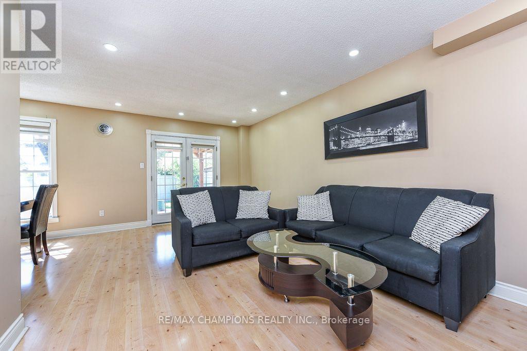 163 Simmons Boulevard, Brampton, Ontario  L6V 3Y2 - Photo 8 - W13640834
