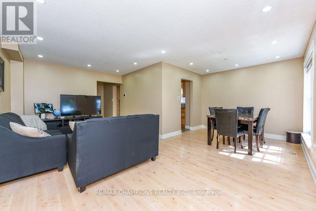 163 Simmons Boulevard, Brampton, Ontario  L6V 3Y2 - Photo 9 - W13640834
