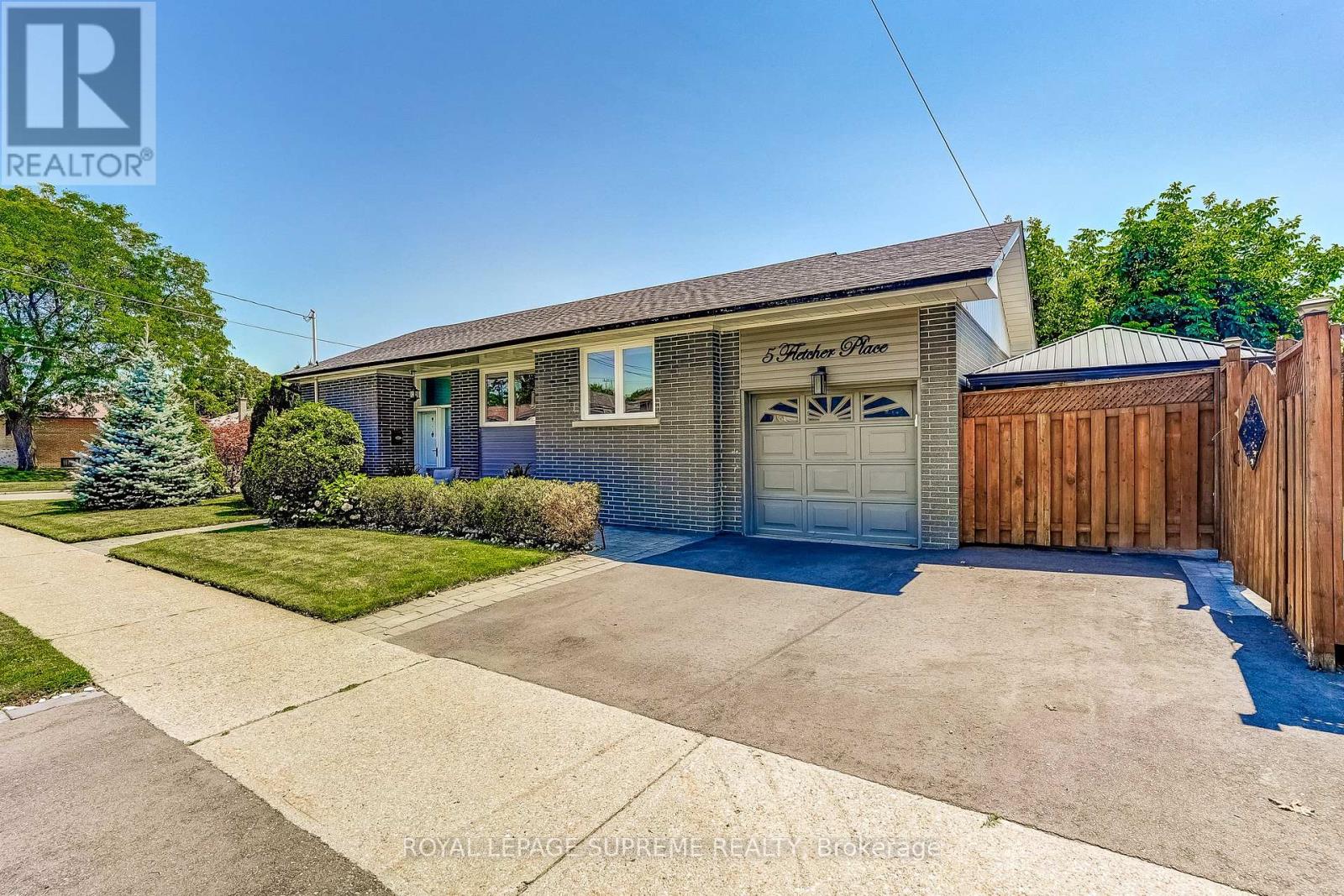 5 Fletcher Place, Toronto, Ontario  M9R 1K7 - Photo 3 - W13640896