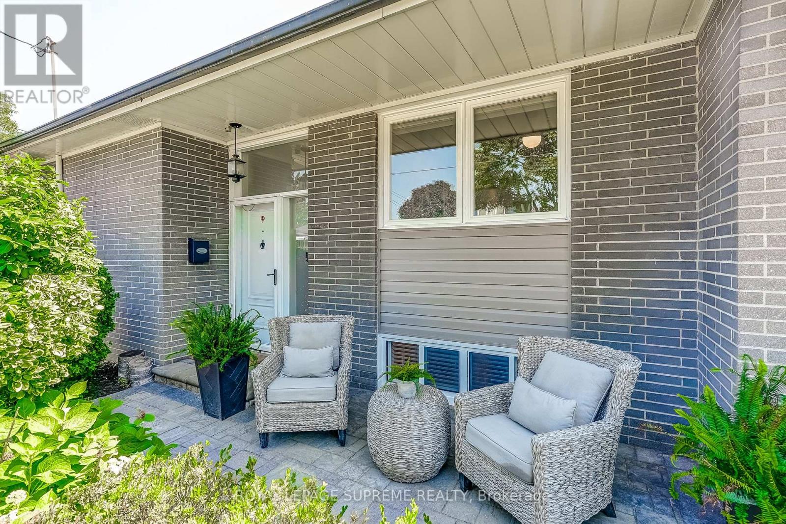 5 Fletcher Place, Toronto, Ontario  M9R 1K7 - Photo 4 - W13640896