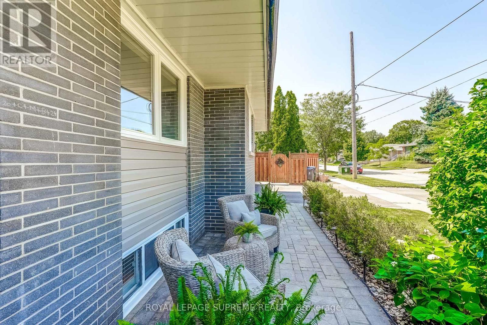 5 Fletcher Place, Toronto, Ontario  M9R 1K7 - Photo 5 - W13640896