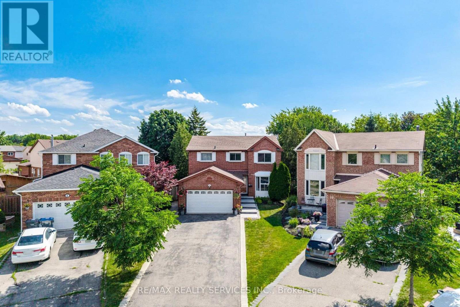 8 PARAMOUNT PLACE, Brampton, Ontario