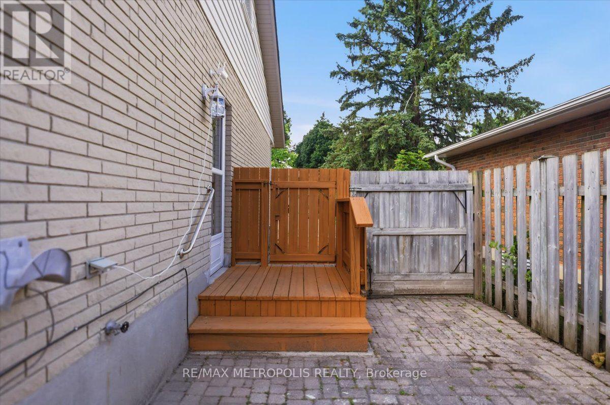 615 Dogwood Lane, Waterloo, Ontario  N2L 4Y2 - Photo 33 - X13640852