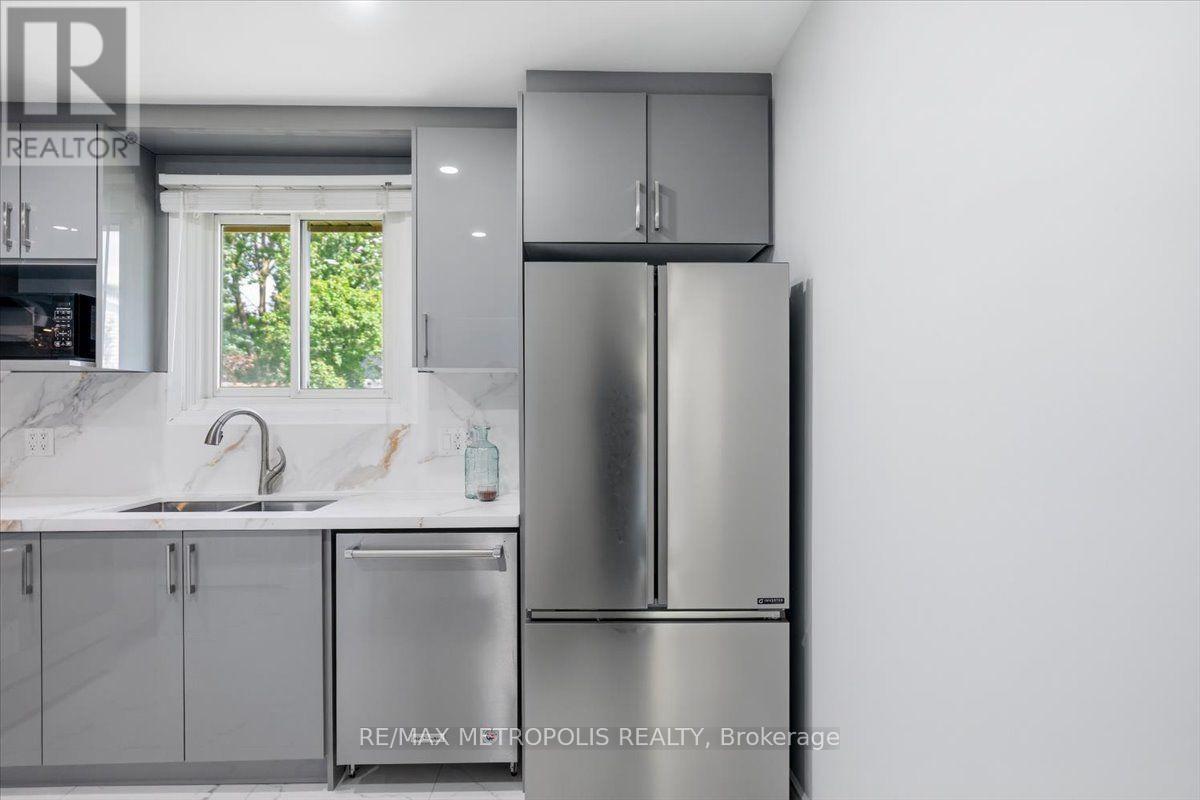 615 Dogwood Lane, Waterloo, Ontario  N2L 4Y2 - Photo 7 - X13640852