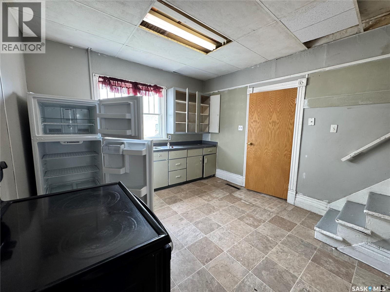 855 2nd Street E, Prince Albert, Saskatchewan  S6V 0G2 - Photo 2 - SK044588