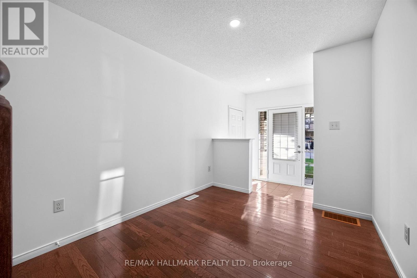 10 Linnell Street, Ajax, Ontario  L1Z 0K9 - Photo 10 - E13507738