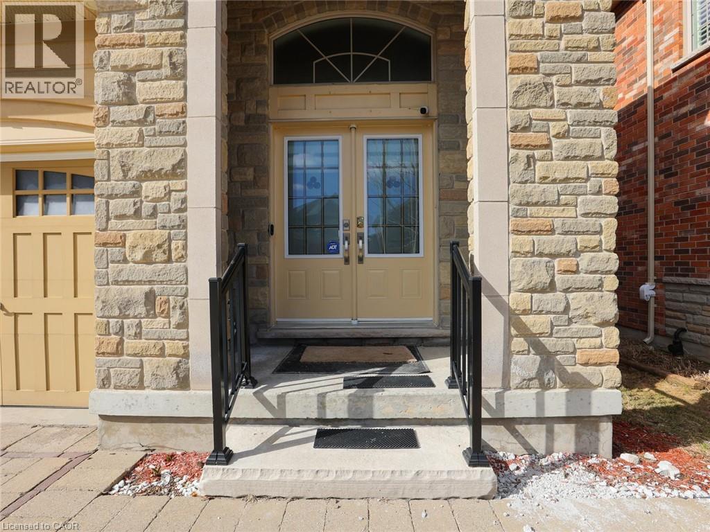 584 Pinery Trail, Waterloo, Ontario  N2V 2Y3 - Photo 2 - 40852361