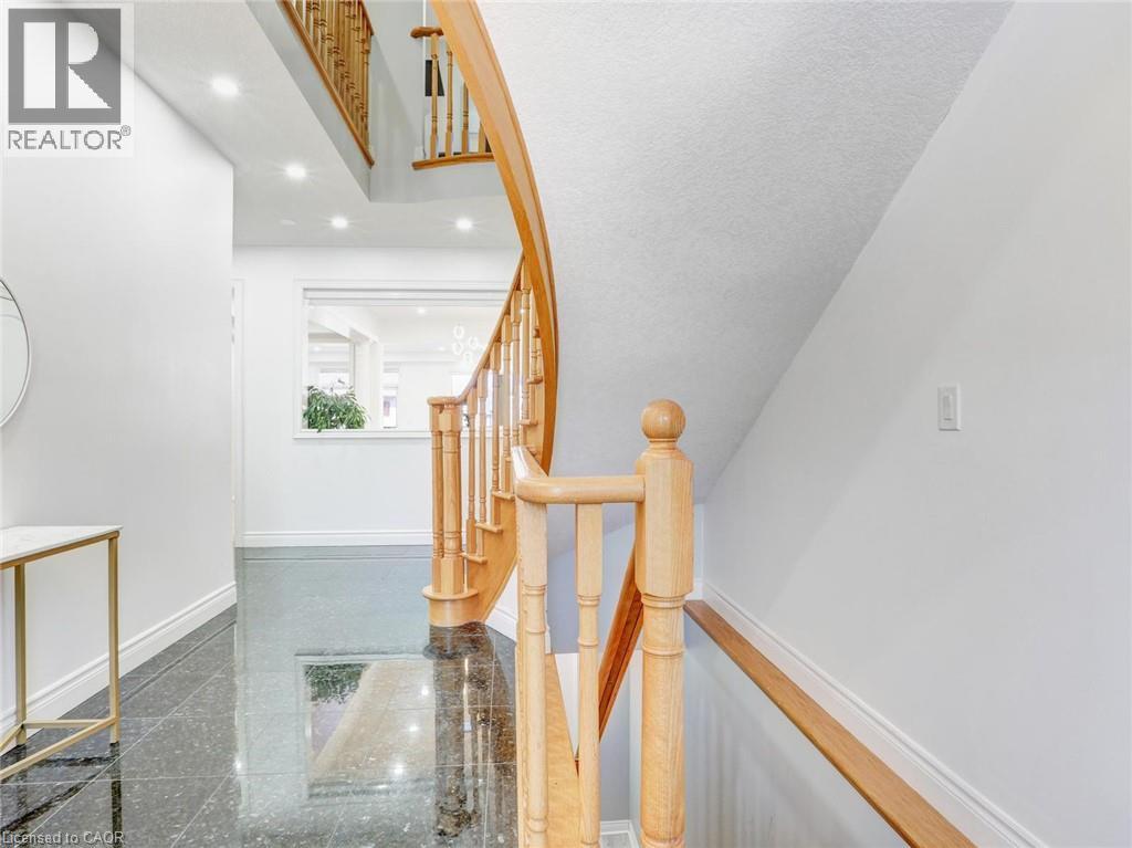 584 Pinery Trail, Waterloo, Ontario  N2V 2Y3 - Photo 4 - 40852361