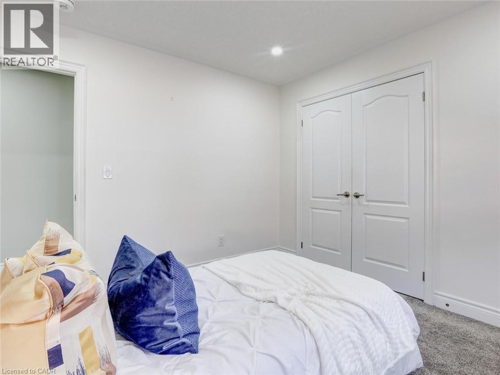 584 Pinery Trail, Waterloo, Ontario  N2V 2Y3 - Photo 33 - 40852361