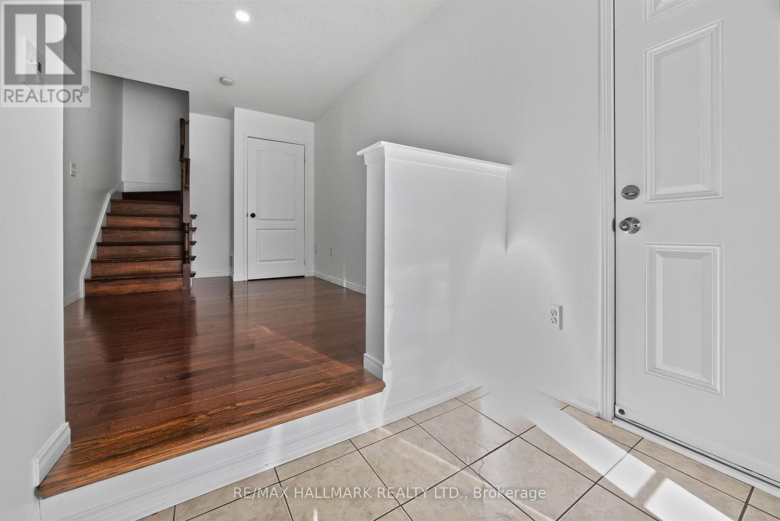 10 Linnell Street, Ajax, Ontario  L1Z 0K9 - Photo 6 - E13507738