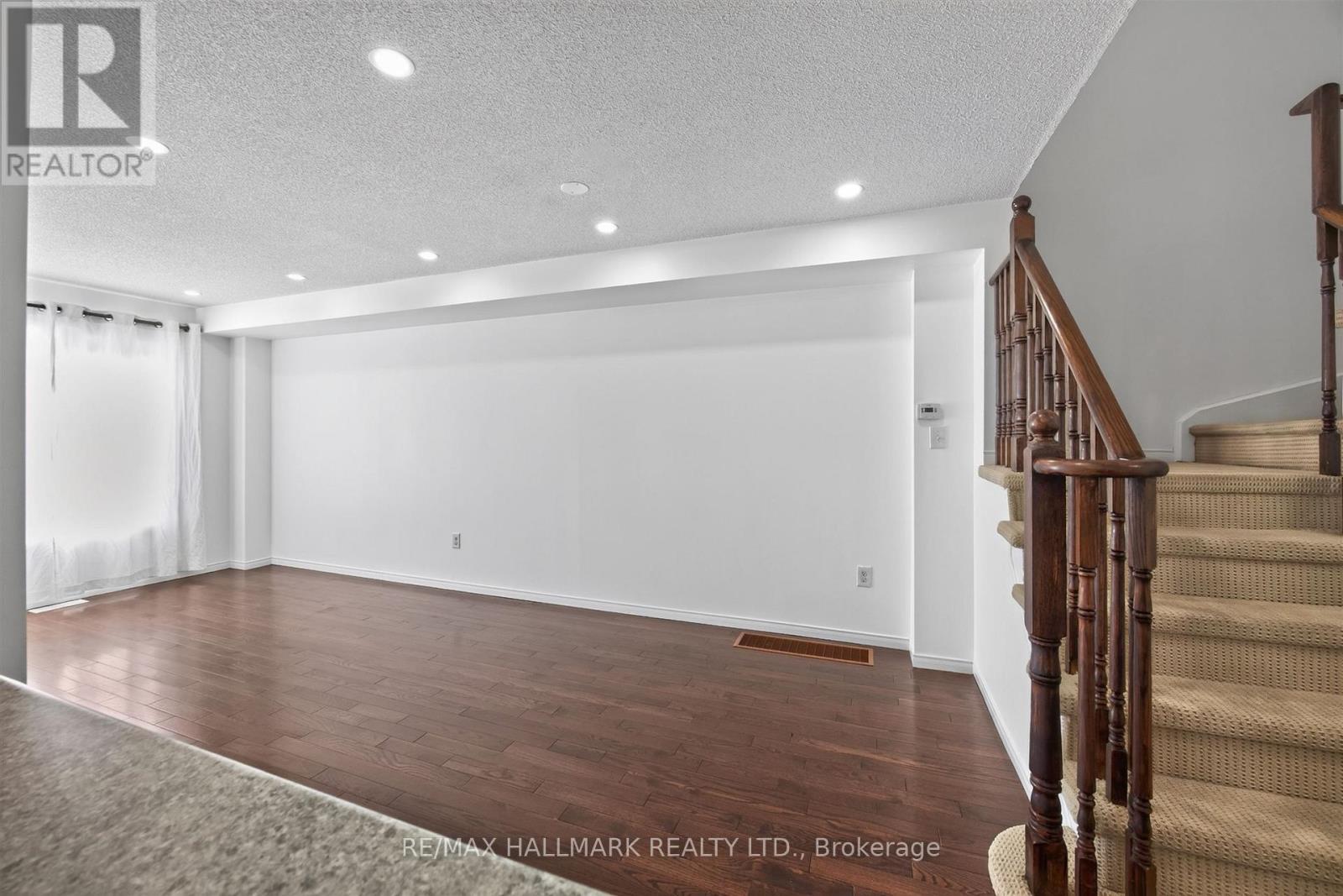 10 Linnell Street, Ajax, Ontario  L1Z 0K9 - Photo 23 - E13507738