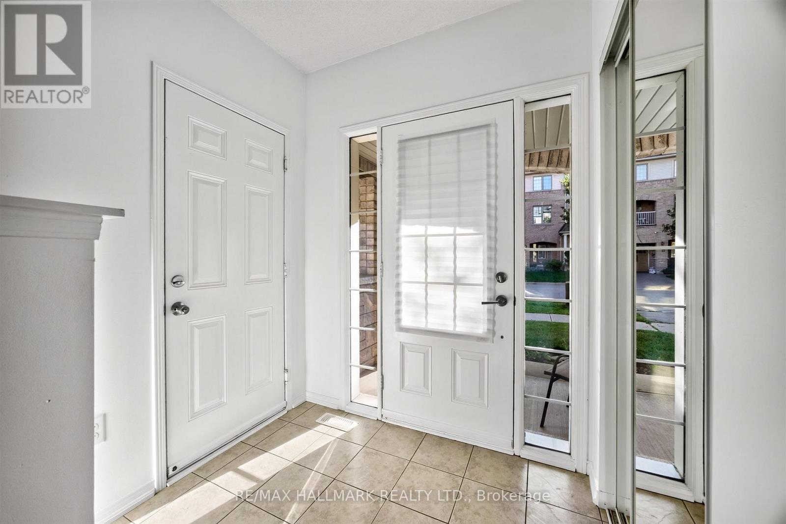 10 Linnell Street, Ajax, Ontario  L1Z 0K9 - Photo 7 - E13507738