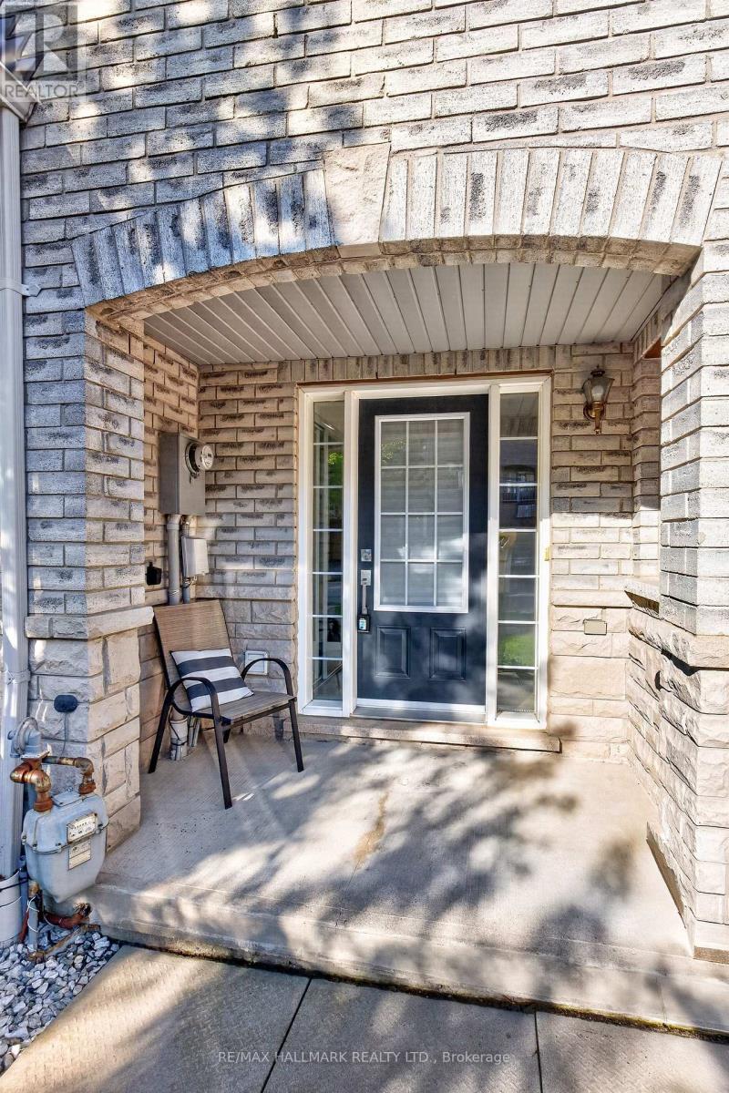10 Linnell Street, Ajax, Ontario  L1Z 0K9 - Photo 4 - E13507738