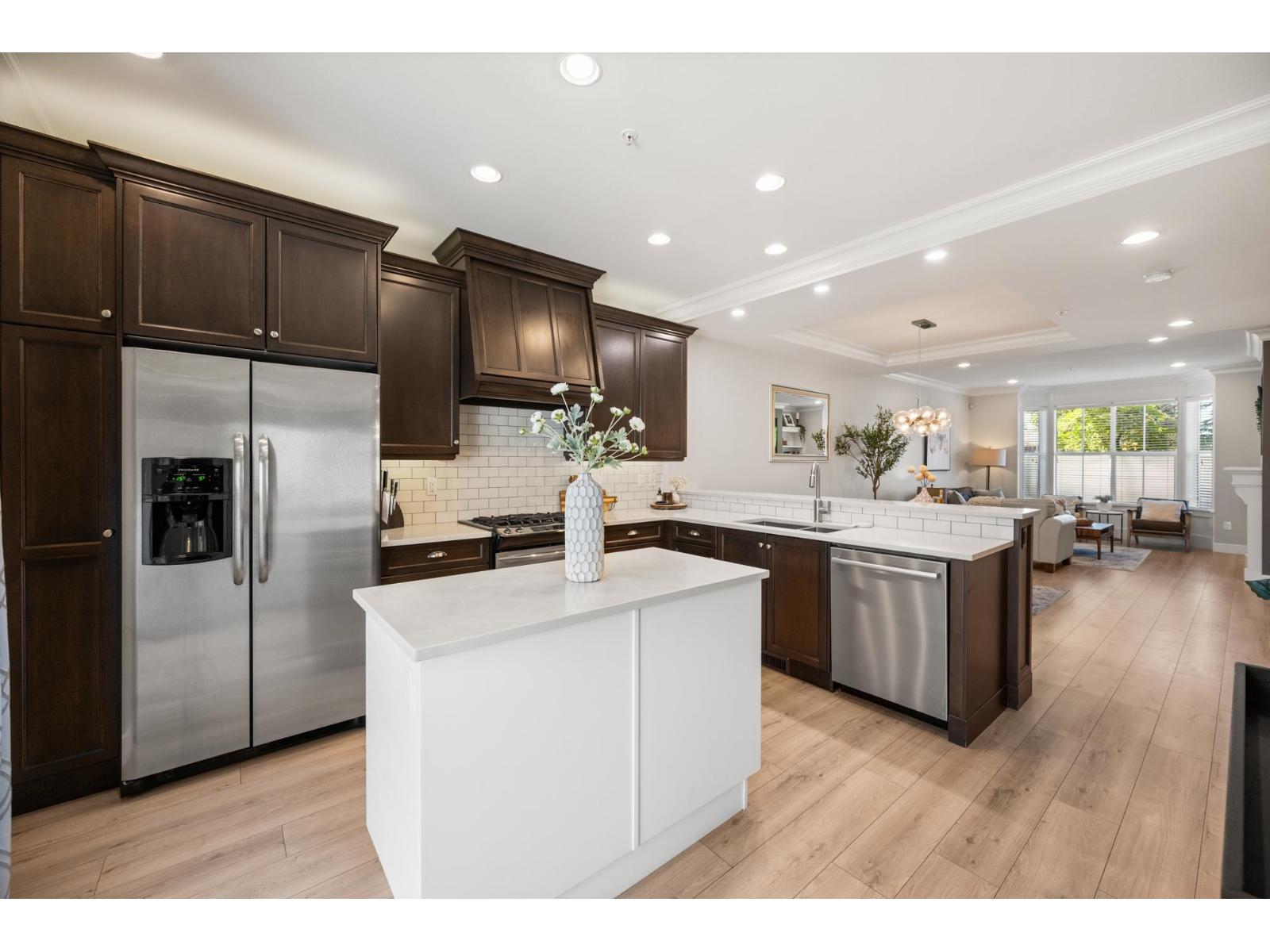 25 33460 LYNN AVENUE, Abbotsford, British Columbia