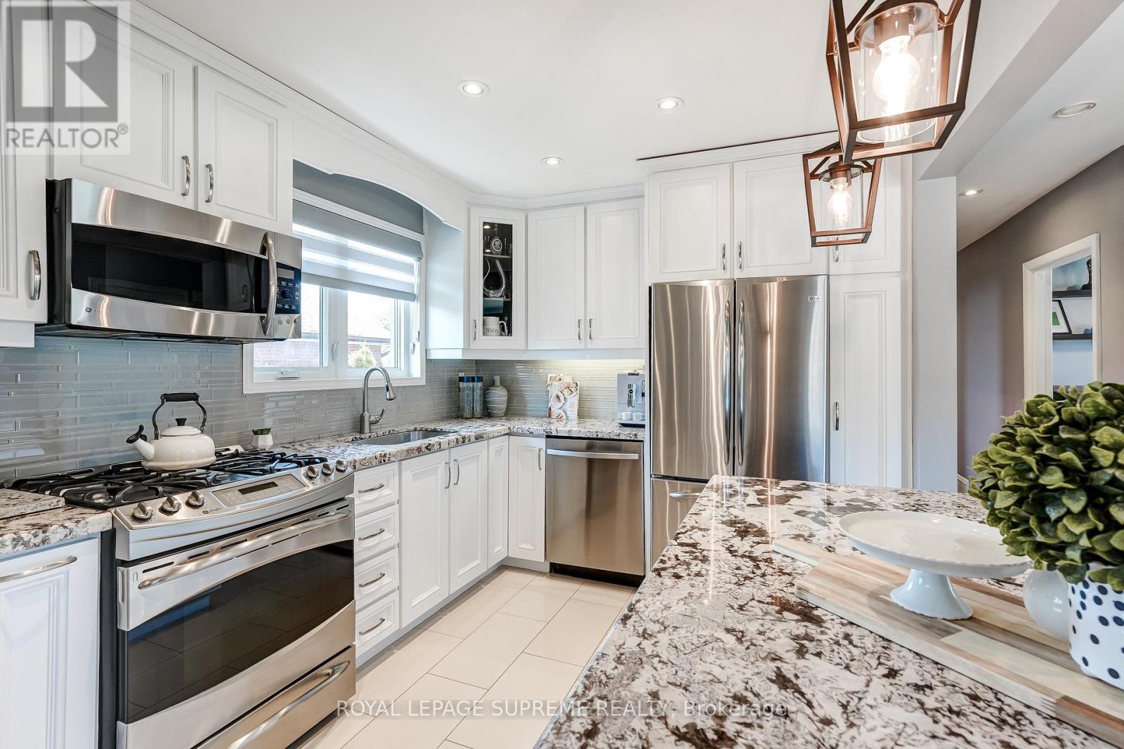 5 Fletcher Place, Toronto, Ontario  M9R 1K7 - Photo 15 - W13640896