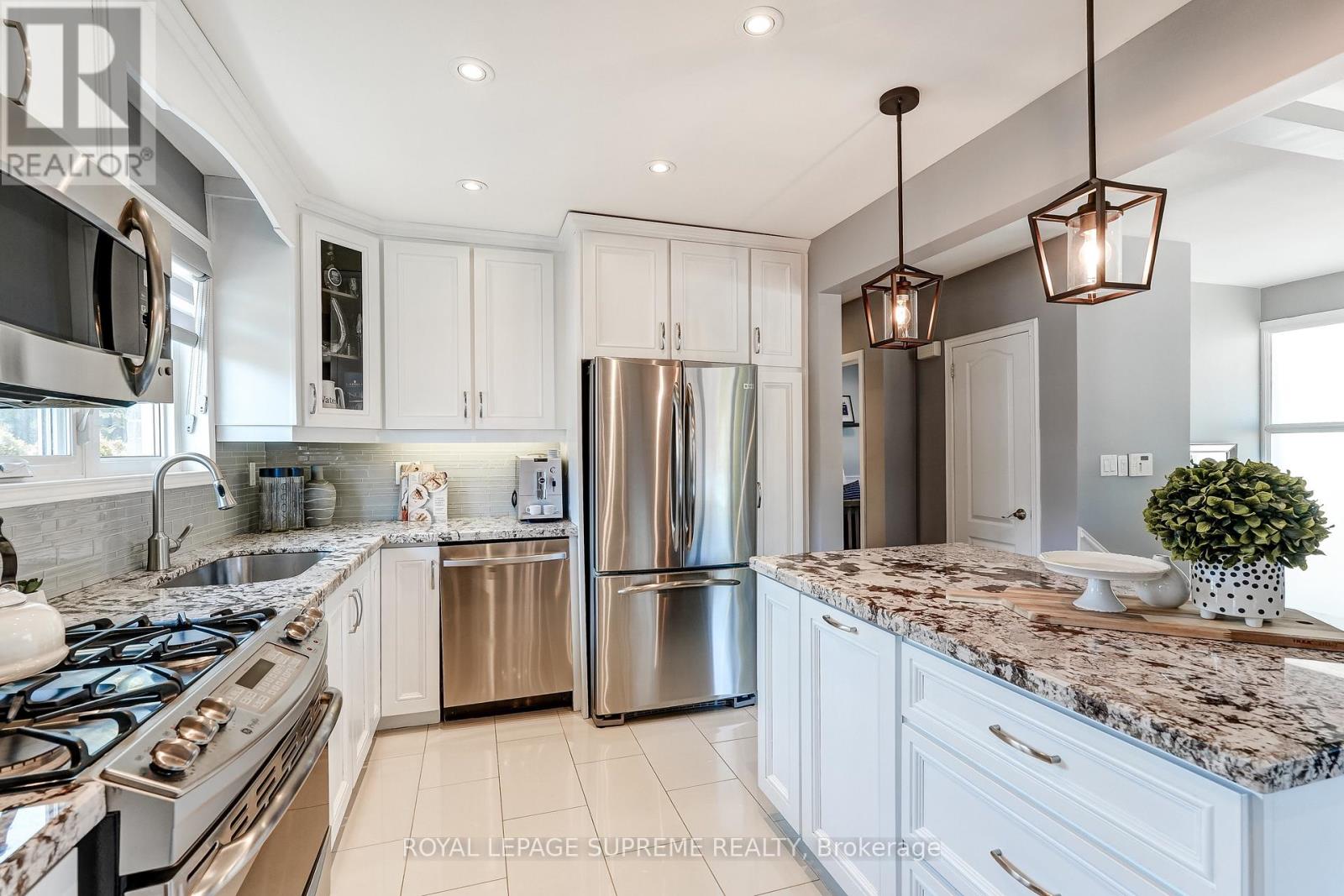 5 Fletcher Place, Toronto, Ontario  M9R 1K7 - Photo 16 - W13640896