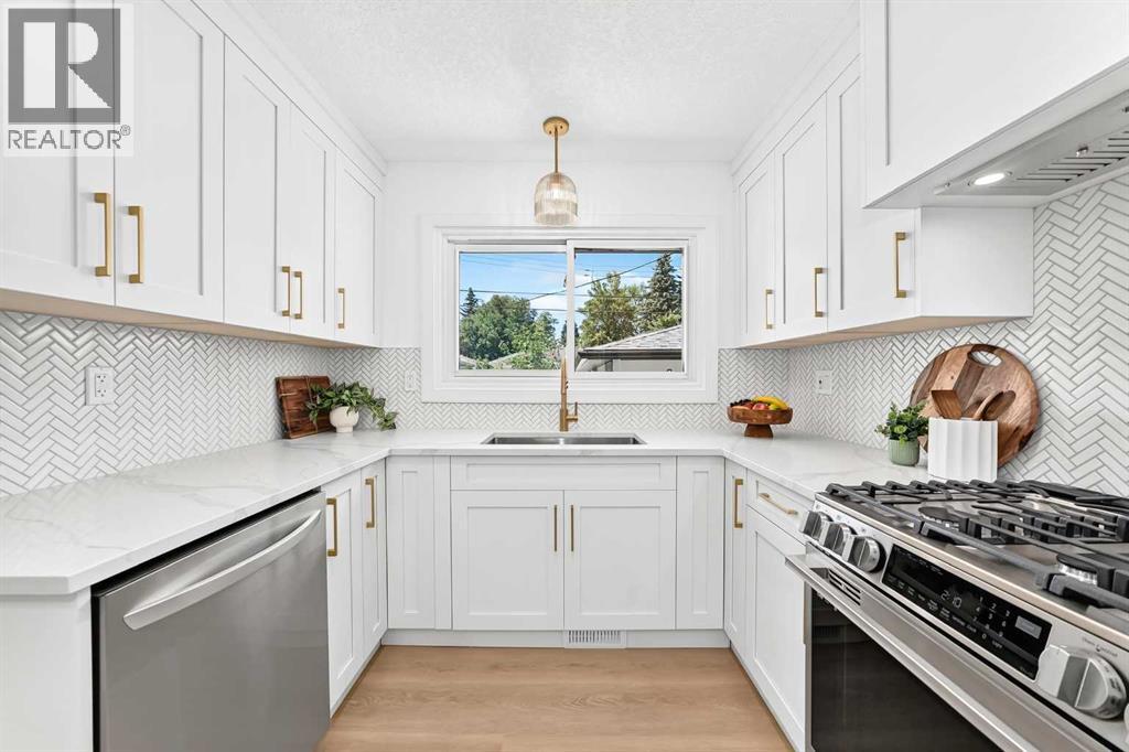 4139 Bowlen Street NW, Calgary, Alberta  T2L 1P8 - Photo 9 - A2328597