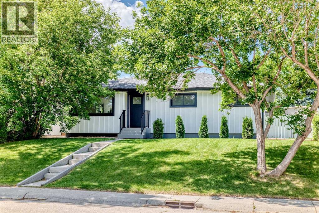 4139 Bowlen Street NW, Calgary, Alberta  T2L 1P8 - Photo 2 - A2328597