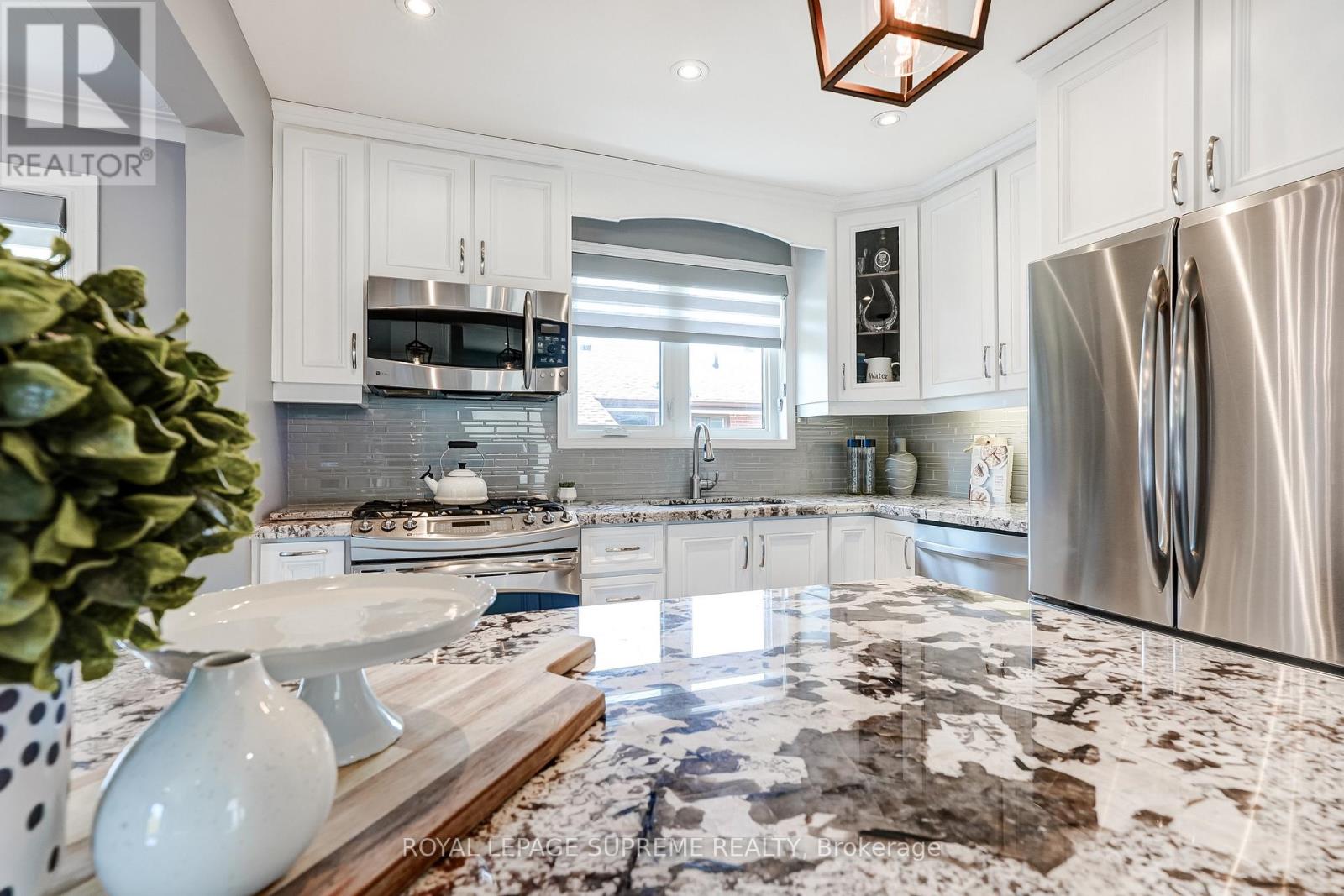 5 Fletcher Place, Toronto, Ontario  M9R 1K7 - Photo 17 - W13640896