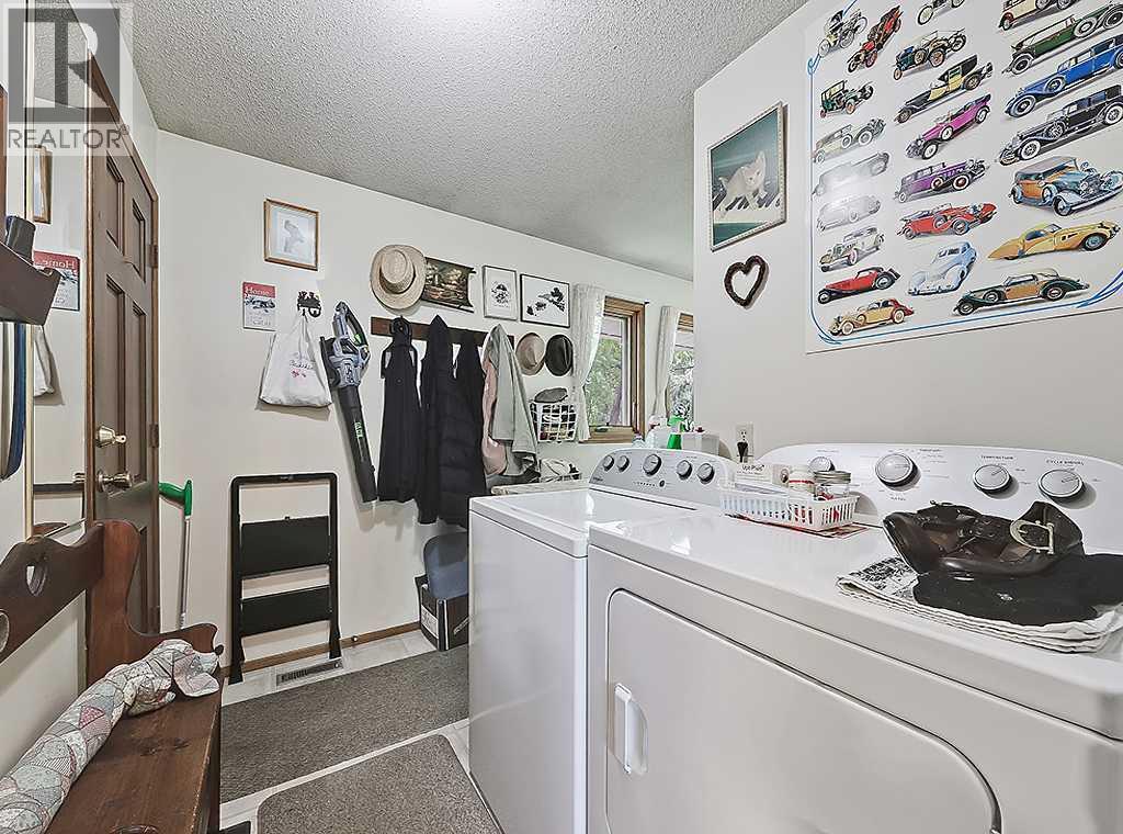 230 Oakwood Place SW, Calgary, Alberta  T2V 3Y6 - Photo 10 - A2334873