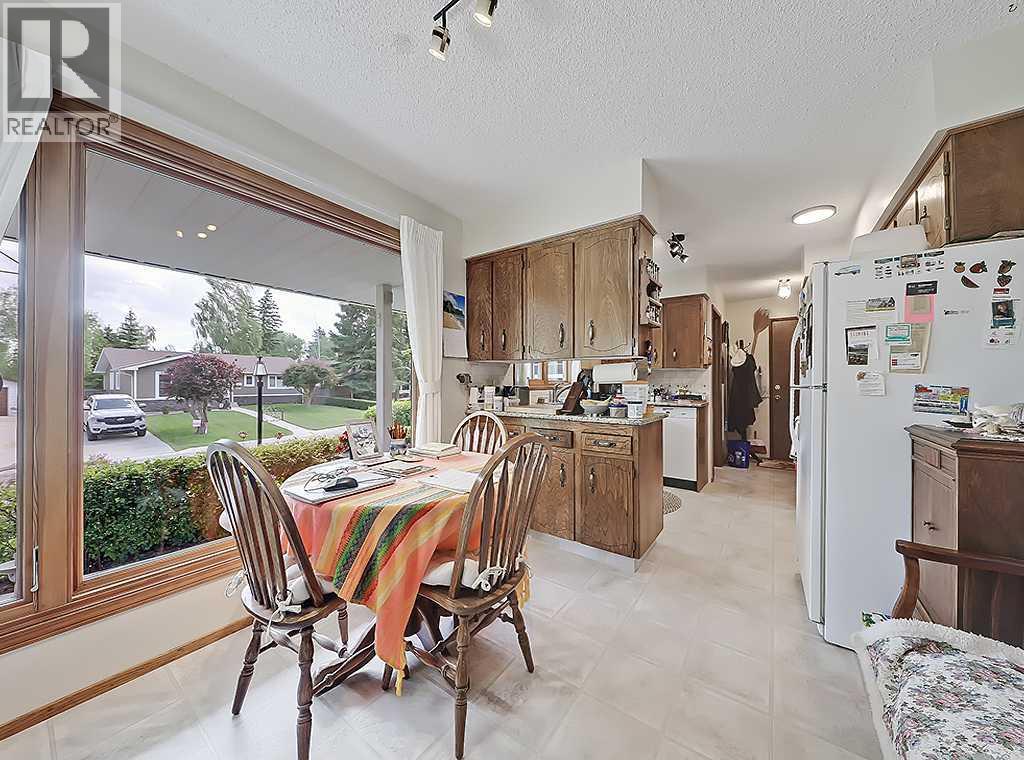 230 Oakwood Place SW, Calgary, Alberta  T2V 3Y6 - Photo 7 - A2334873