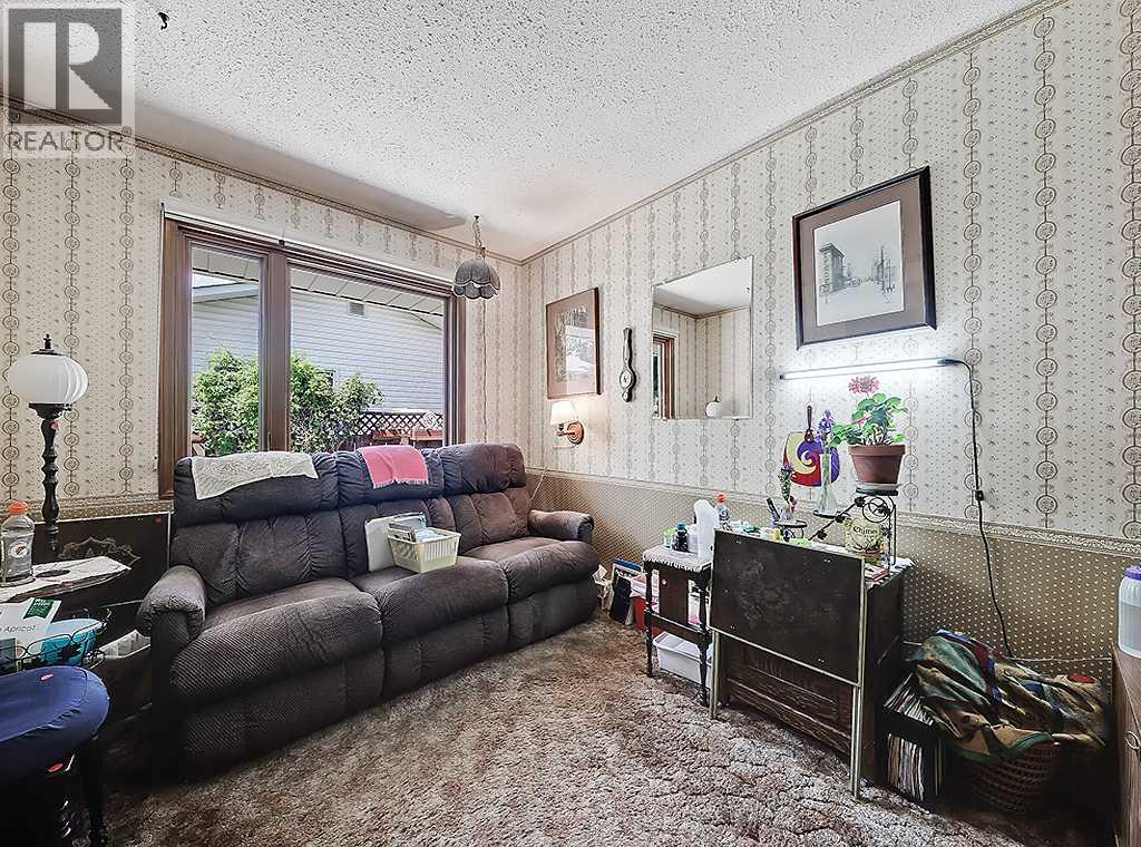 230 Oakwood Place SW, Calgary, Alberta  T2V 3Y6 - Photo 8 - A2334873