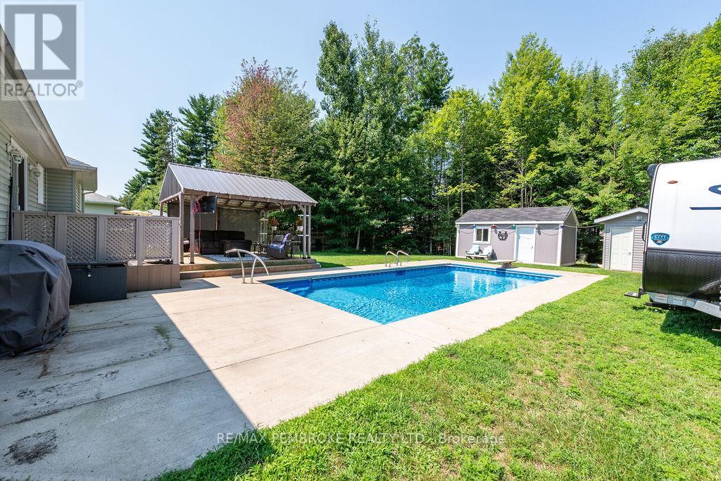 256 Oriole Crescent, Petawawa, Ontario  K8H 0A7 - Photo 12 - X13641046