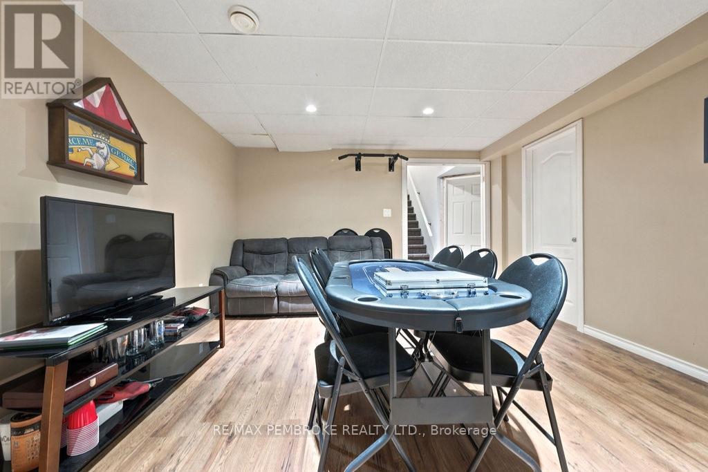 256 Oriole Crescent, Petawawa, Ontario  K8H 0A7 - Photo 40 - X13641046