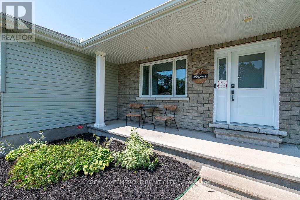 256 Oriole Crescent, Petawawa, Ontario K8H 0A7 - Photo 5 - X13641046