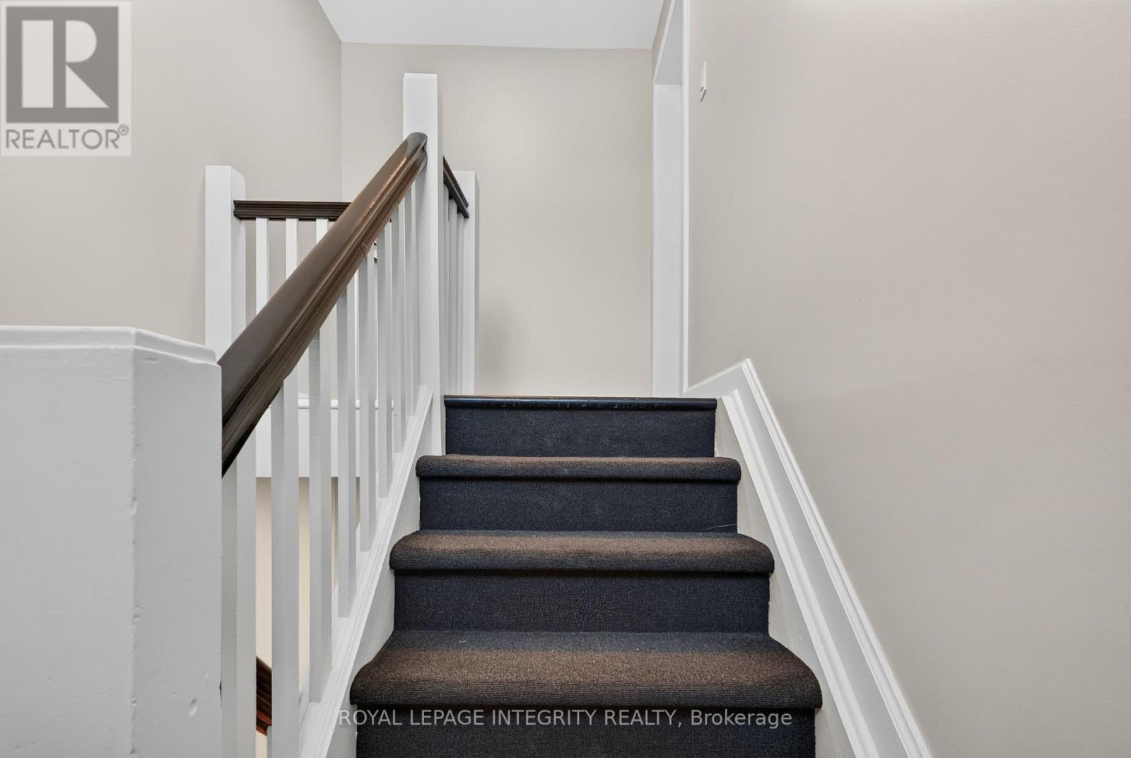 228 Woodroffe Avenue, Ottawa, Ontario  K2A 3V4 - Photo 2 - X13641012