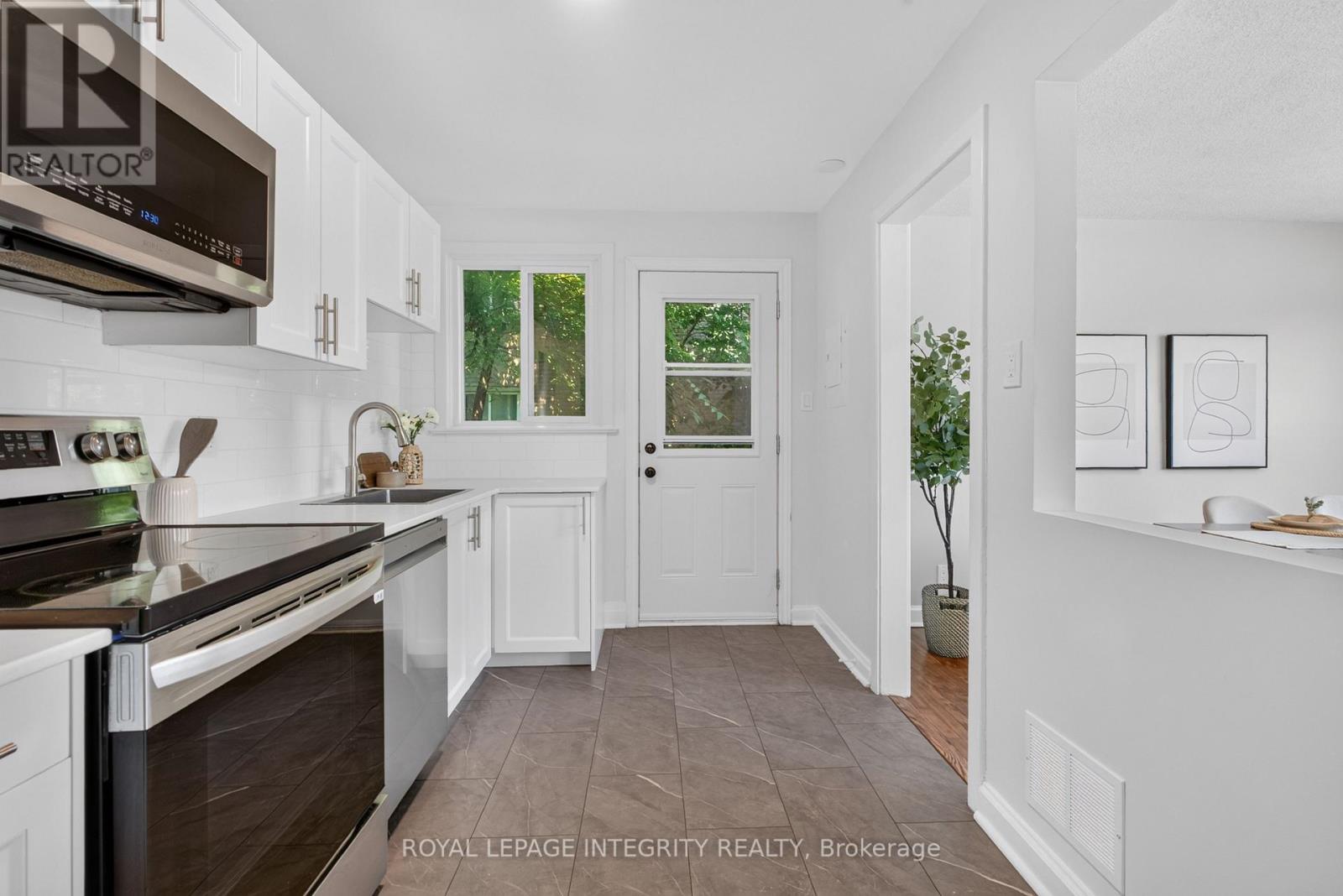 228 Woodroffe Avenue, Ottawa, Ontario  K2A 3V4 - Photo 7 - X13641012